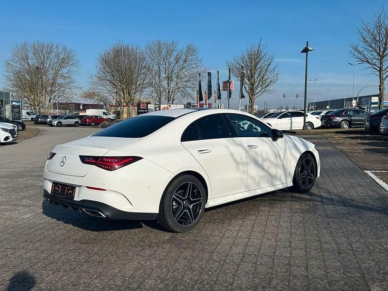 Gebraucht Mercedes CLA180 AMG line 136 PS (100 kW) 2025 Unilack polarweiß Limousine