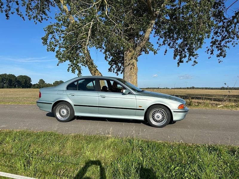 Silber Gebraucht 1998 BMW 523 Limousine | 6.800 € (Etwas zu teuer) - Bild 1/4