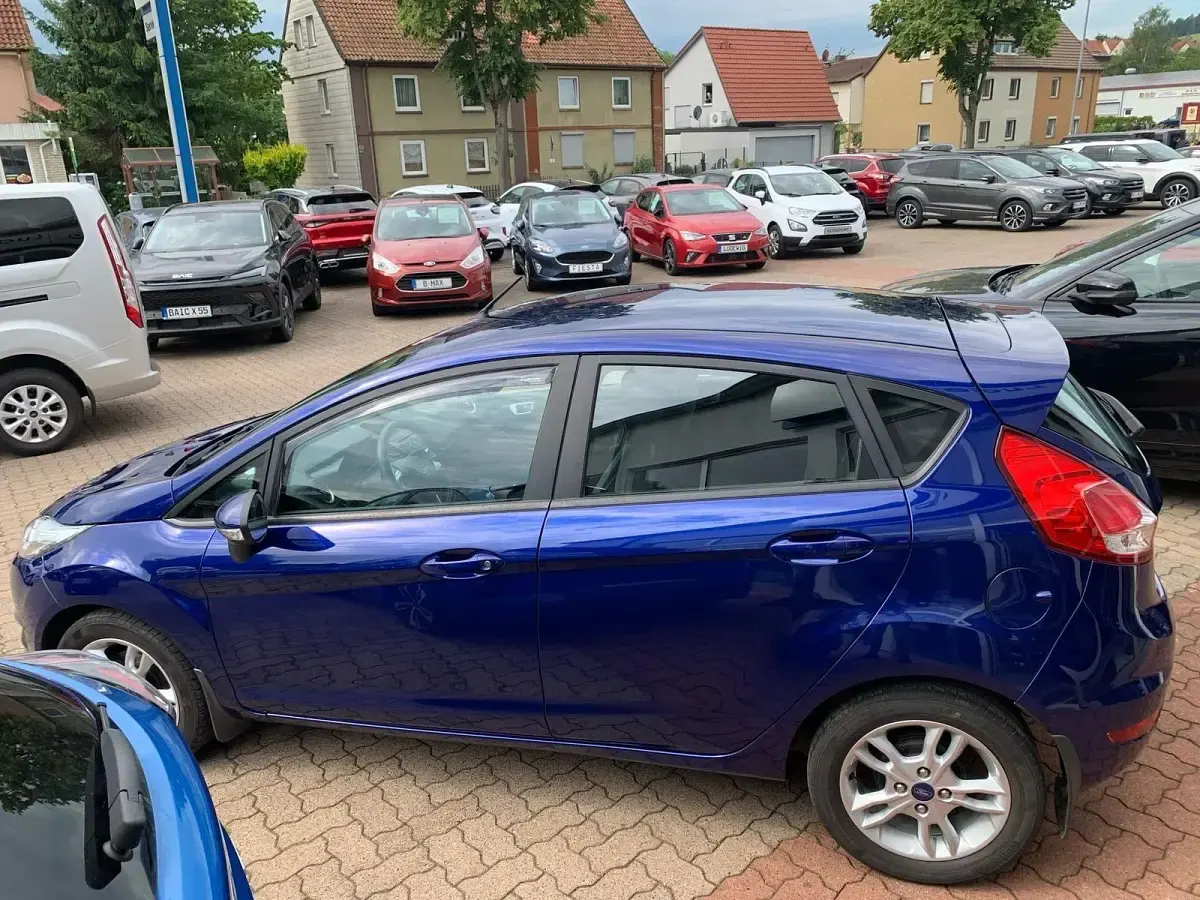 Gebraucht Ford Fiesta Celebration 82 PS (60 kW) 2017 Blau Kleinwagen