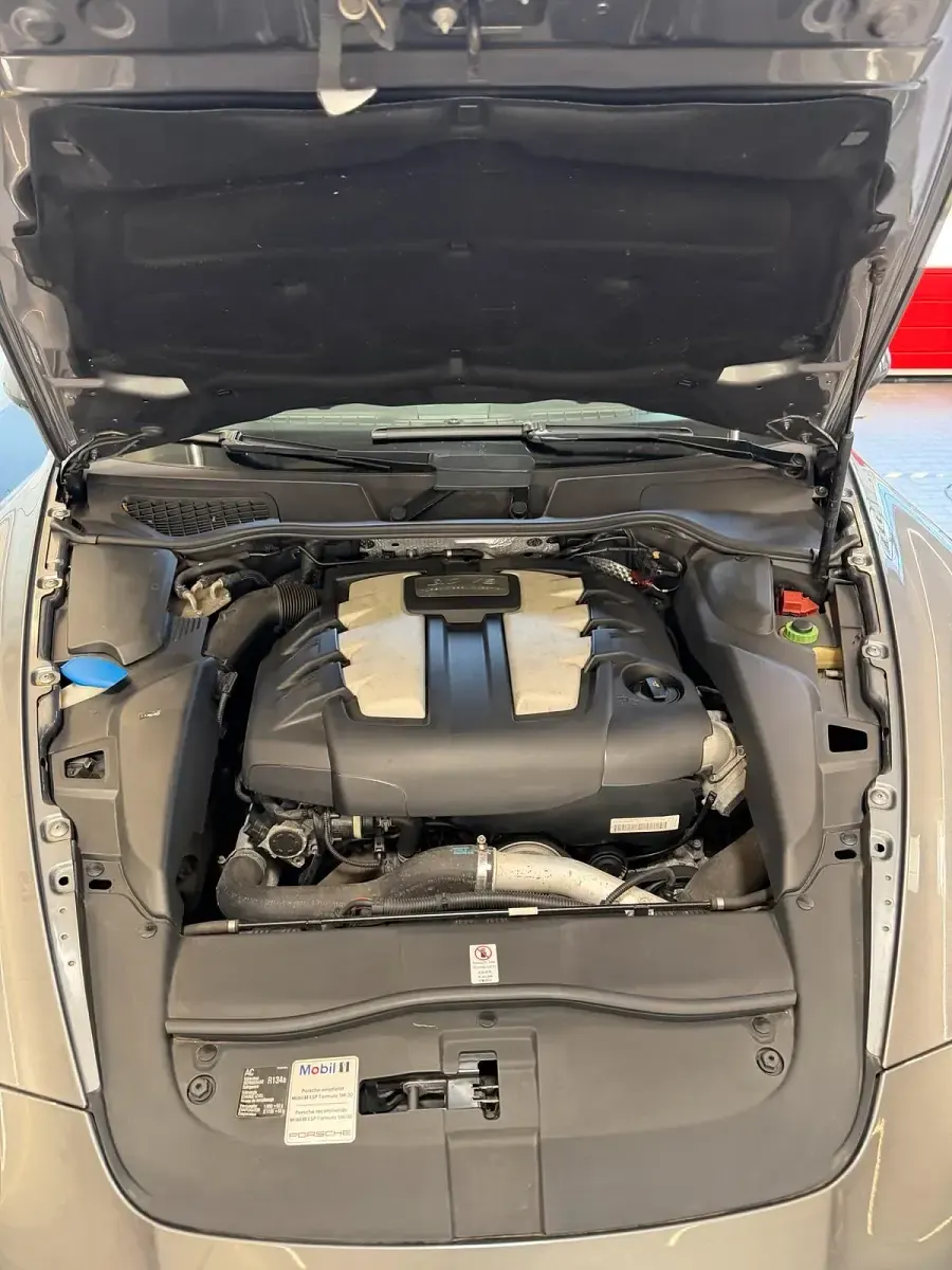 Second-hand Porsche Cayenne 240 CP (176 kW) 2011 Gri SUV