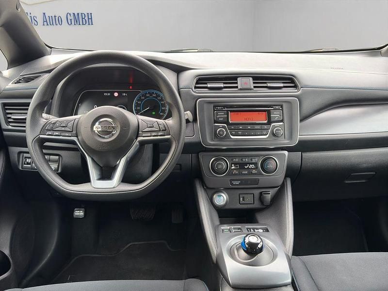 Gebraucht Nissan Leaf Visia 110 kW (150 PS) 2020 Weiß Kleinwagen