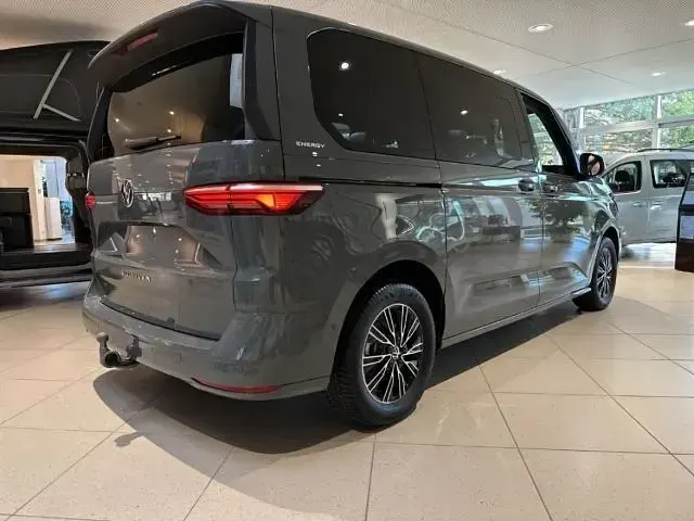 Gebraucht VW Multivan Life 150 PS (110 kW) 2026 Grau Van / Kleinbus