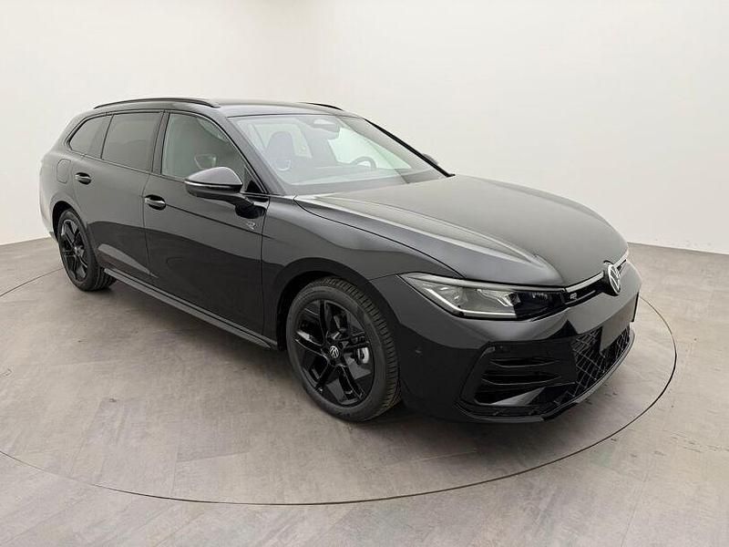 Gebraucht VW Passat R-line 150 PS (110 kW) 2025 Schwarz Kombi