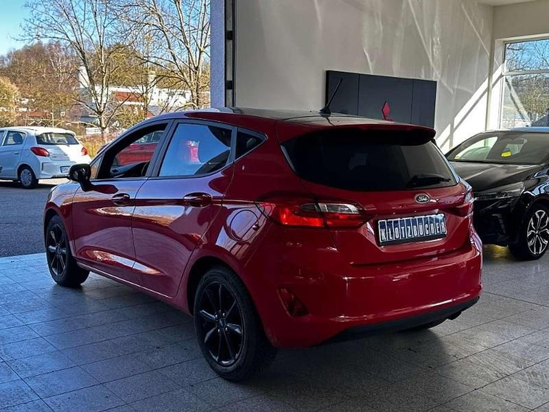 Gebraucht Ford Fiesta 101 PS (74 kW) 2018 Rot Kleinwagen