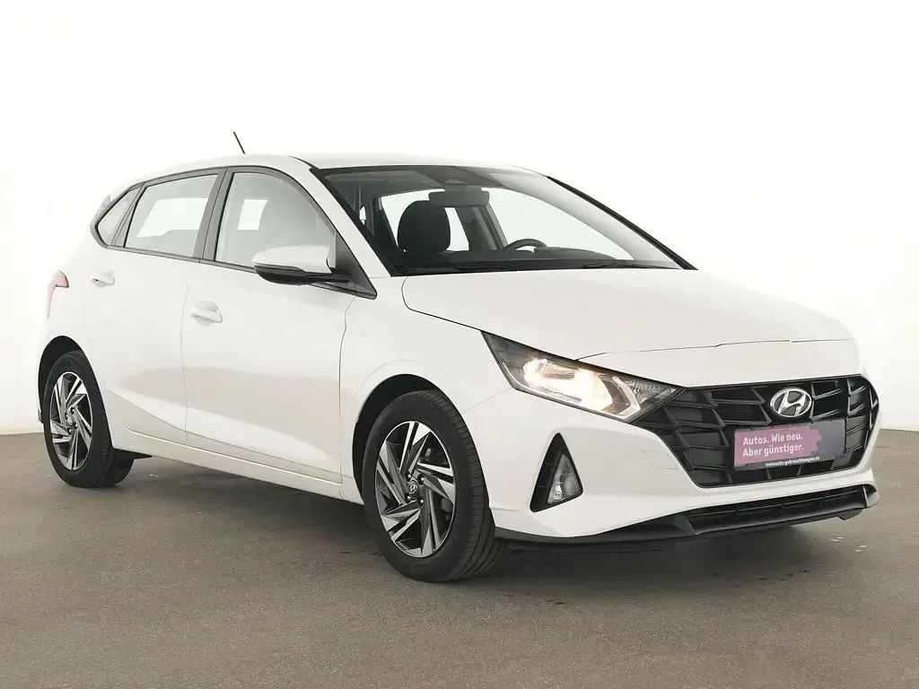 Gebraucht Hyundai i20 Select 84 PS (61 kW) 2022 Atlas white Kleinwagen