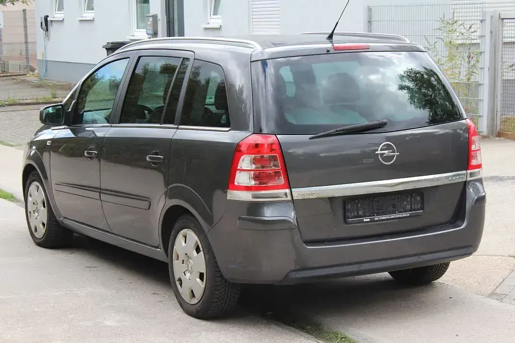 Gebraucht Opel Zafira Innovation 125 PS (91 kW) 2011 Grau Van / Kleinbus
