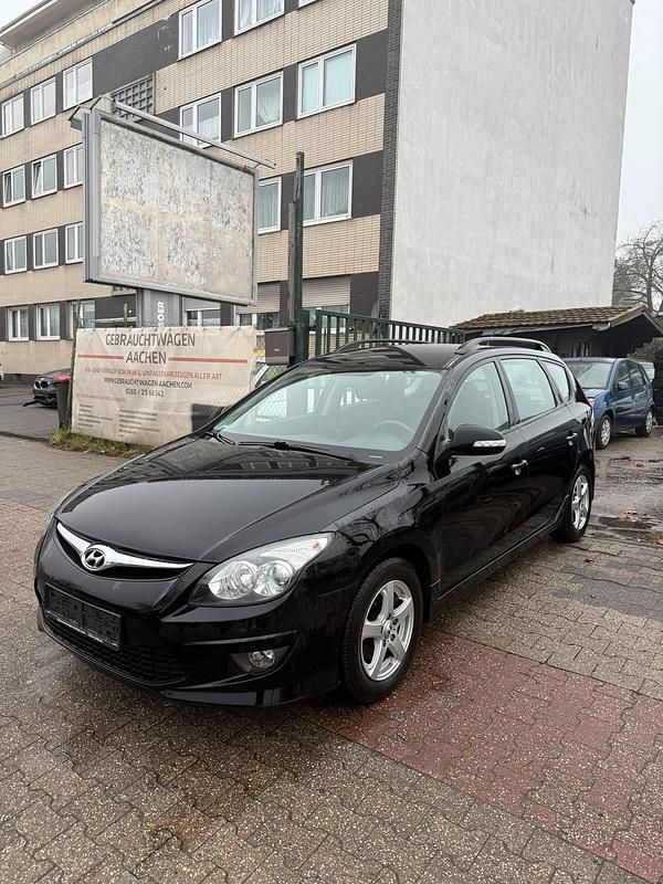 Gebraucht Hyundai i30 90 PS (66 kW) 2011 Schwarz Kombi