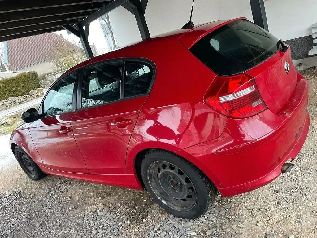 Gebraucht BMW 118 Performance 143 PS (105 kW) 2011 Rot Kleinwagen