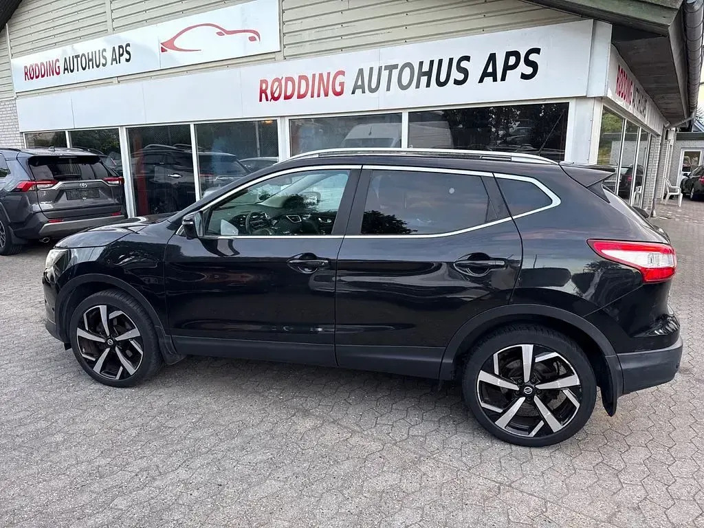 Gebraucht Nissan Qashqai Tekna 116 PS (85 kW) 2016 Schwarz SUV