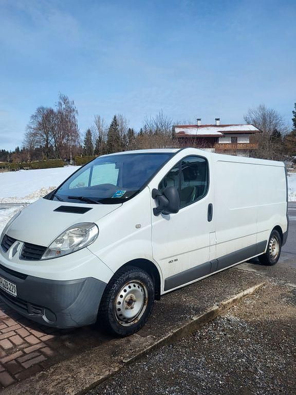 Gebraucht Renault Trafic 114 PS (83 kW) 2013 Weiß Van / Kleinbus