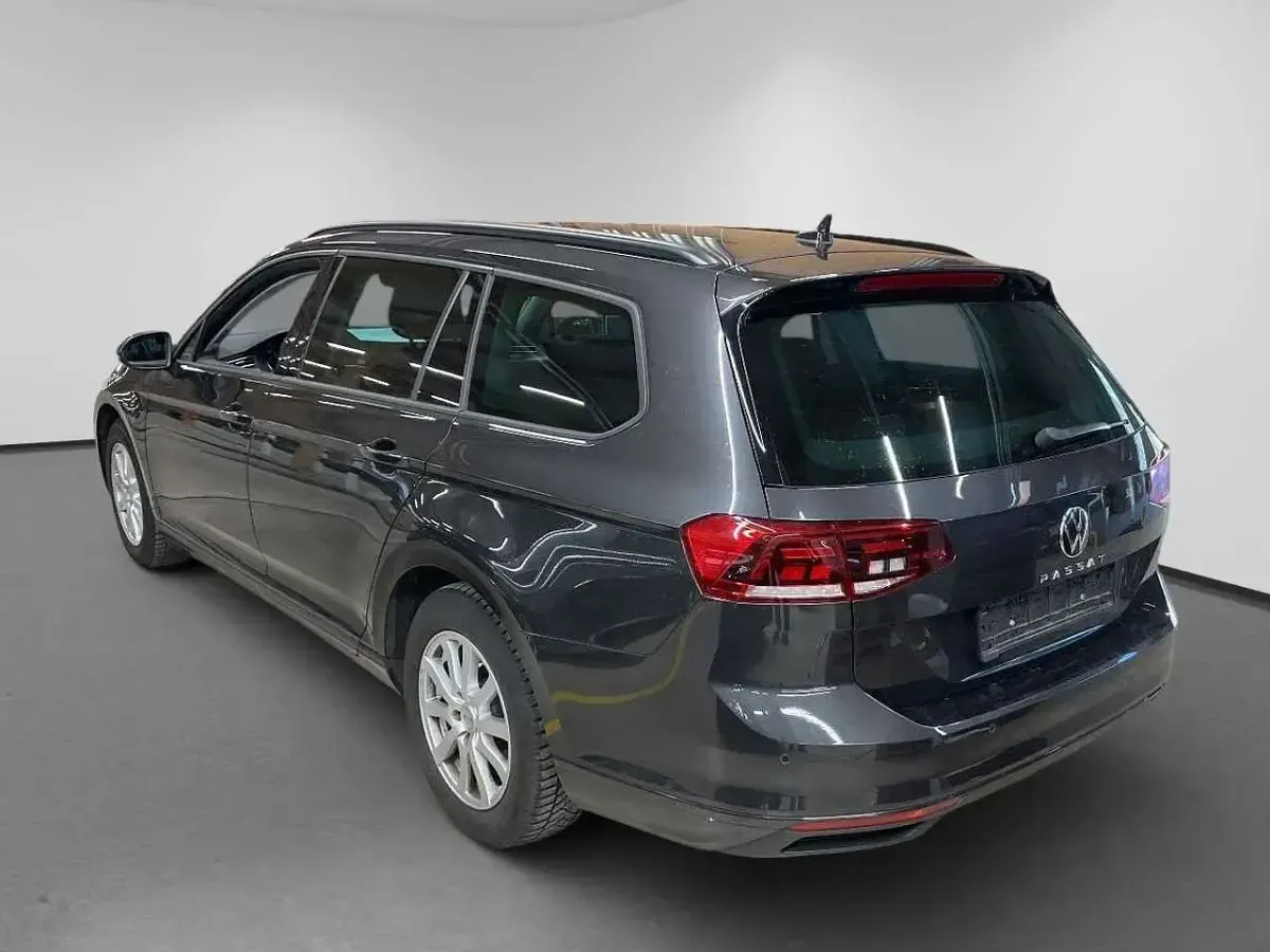 Gebraucht VW Passat 150 PS (110 kW) 2023 Grau Kombi