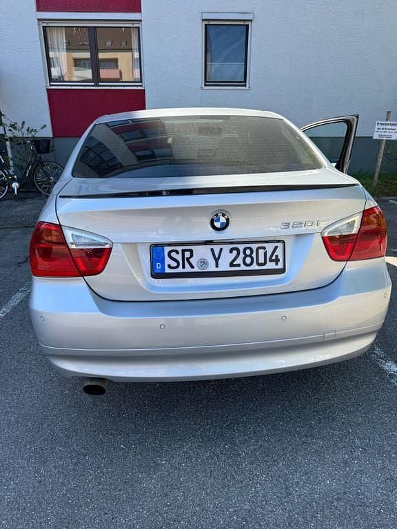 Second-hand BMW 320 150 CP (110 kW) 2006 Argintiu Berlinǎ