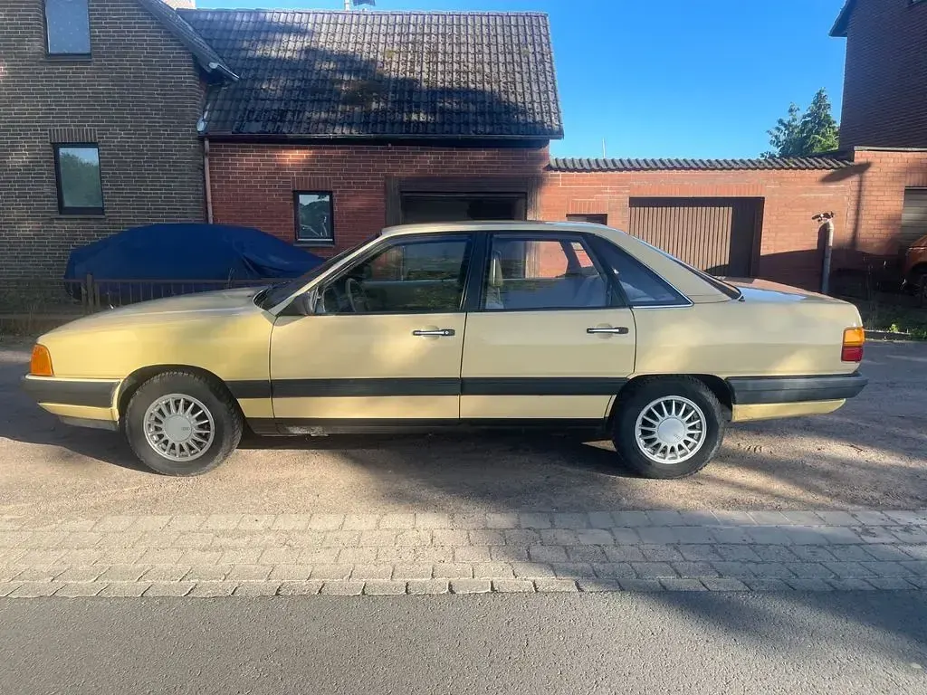 Gebraucht Audi 100 75 PS (55 kW) 1982 Gelb Limousine