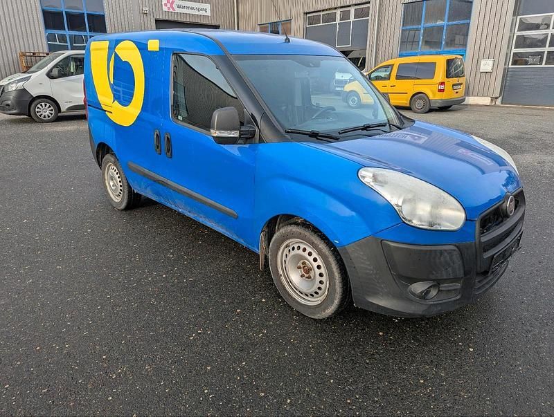Blau Gebraucht 2015 Fiat Doblò Van / Kleinbus | 4.500 € (Superpreis) - Bild 1/4