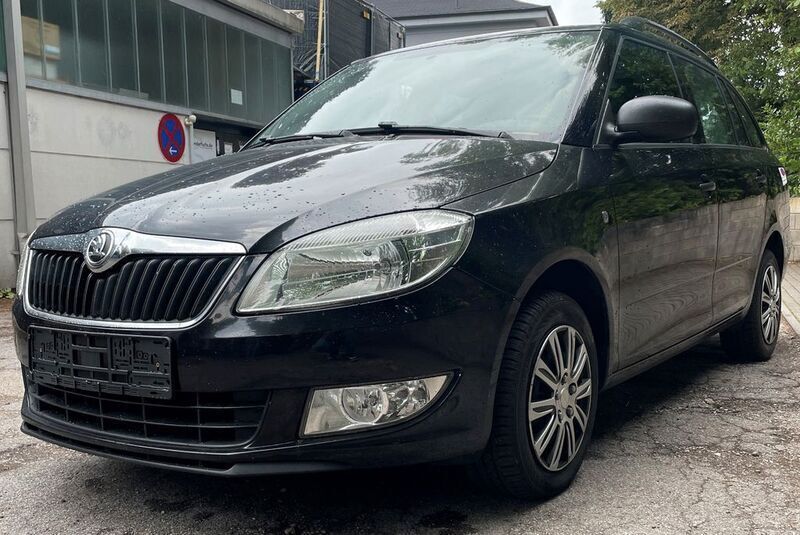 Schwarz Gebraucht 2014 Skoda Fabia Kombi | 5.990 € (Guter Preis) - Bild 1/4