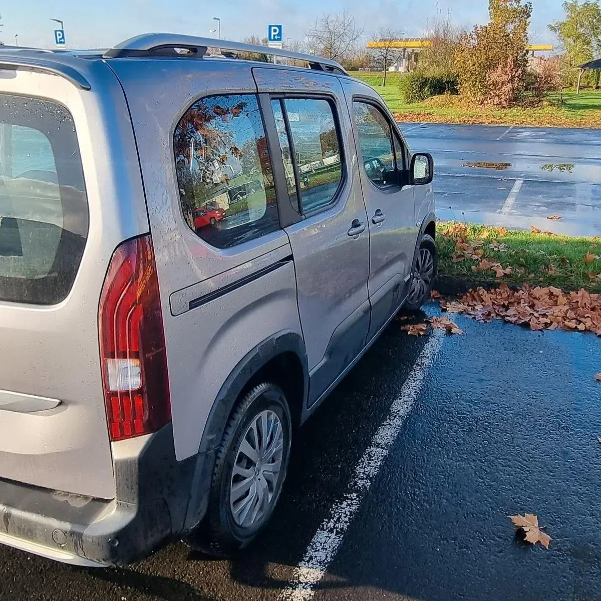 Gebraucht Peugeot Rifter Allure 110 PS (80 kW) 2021 Silber Van / Kleinbus