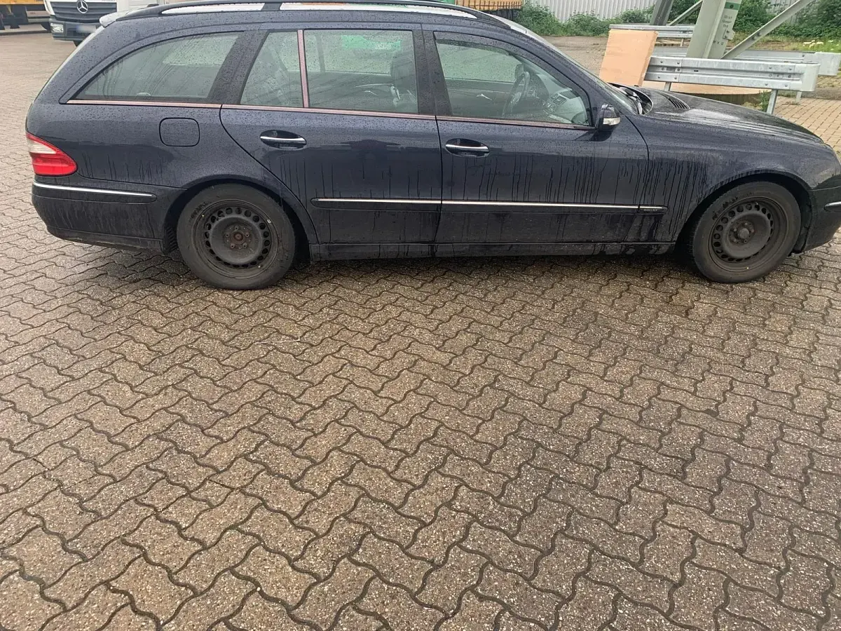 Gebraucht Mercedes E320 Elegance 2003 Blau Kombi