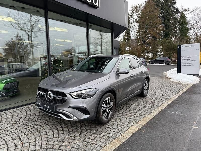 Gebraucht Mercedes GLA200 Progressive 163 PS (119 kW) 2025 Grau SUV