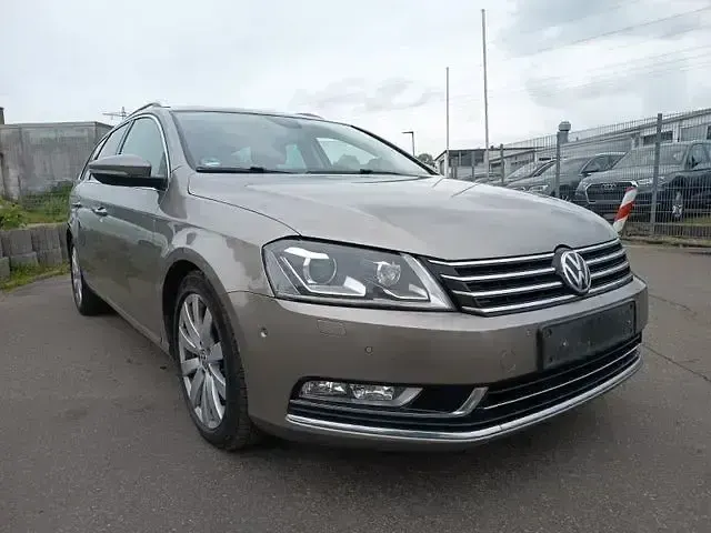 Gebraucht VW Passat Highline 140 PS (102 kW) 2012 Braun Kombi