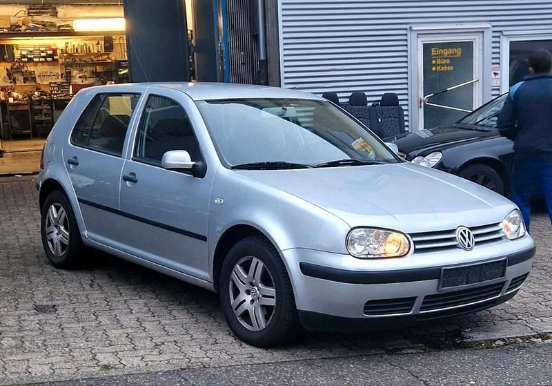 Silber Gebraucht 2002 VW Golf Limousine | 800 € (Superpreis) - Bild 1/4