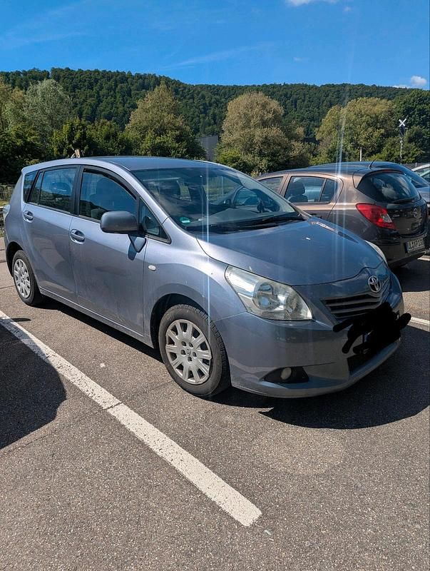 Andere farben Gebraucht 2010 Toyota Verso Van / Kleinbus | 6.200 € - Bild 1/4