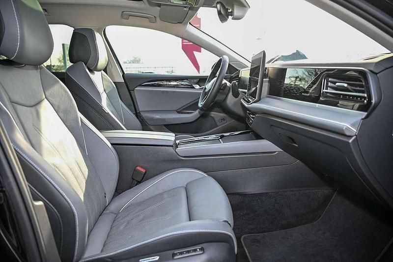 Gebraucht VW Passat Elegance 150 PS (110 kW) 2024 Grenadillschwarz metallic Kombi