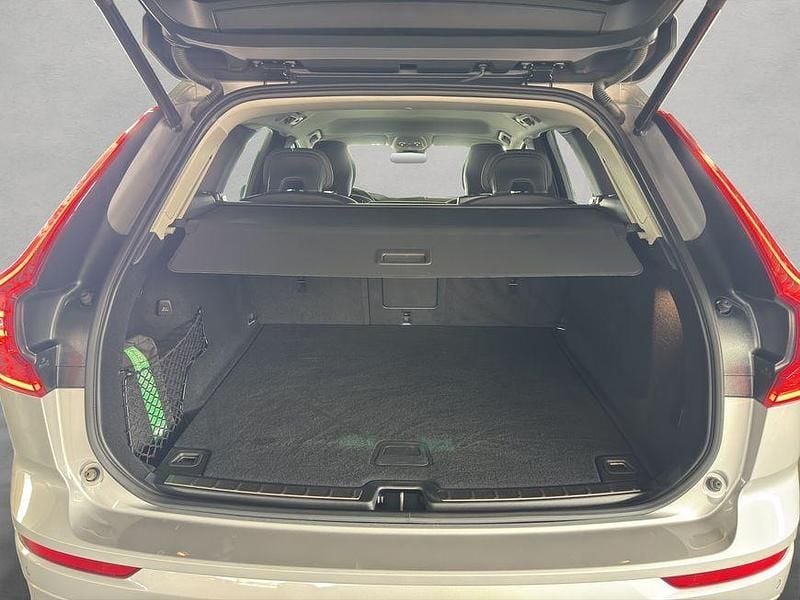 Gebraucht Volvo XC60 Core 197 PS (144 kW) 2023 Silber SUV