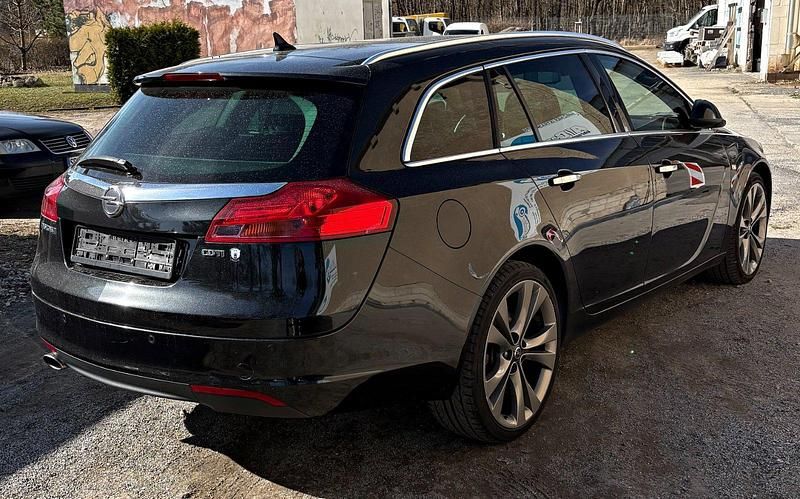 Gebraucht Opel Insignia Cosmo 160 PS (117 kW) 2010 Schwarz Kombi