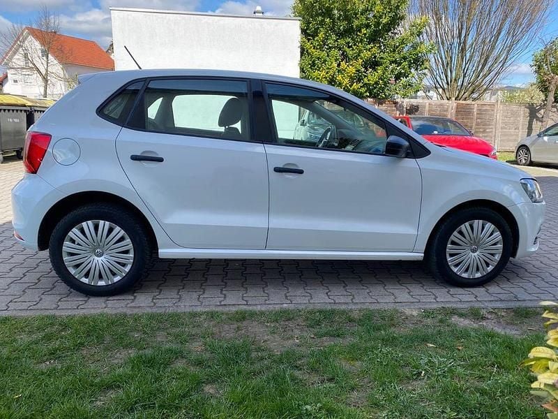 Gebraucht VW Polo Trendline 60 PS (44 kW) 2017 Weiß Limousine