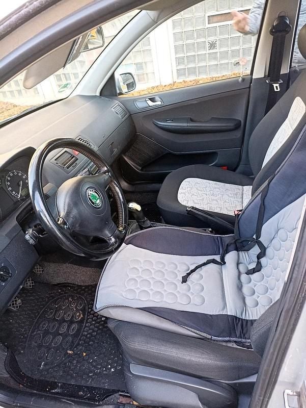 Andere farben Gebraucht 2006 Skoda Fabia Limousine | 1.500 € - Bild 1/4