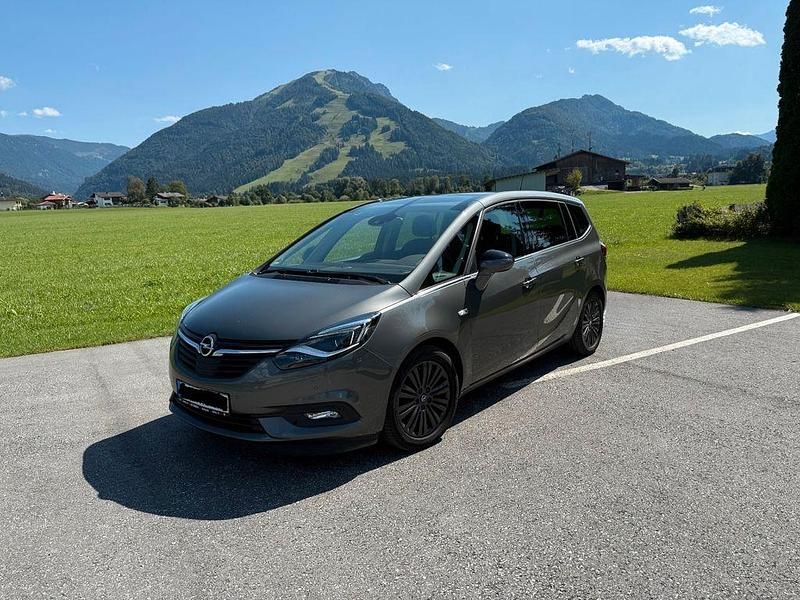 Grau Gebraucht 2019 Opel Zafira Tourer Innovation Van / Kleinbus | 15.900 € (Fairer Preis) - Bild 1/4