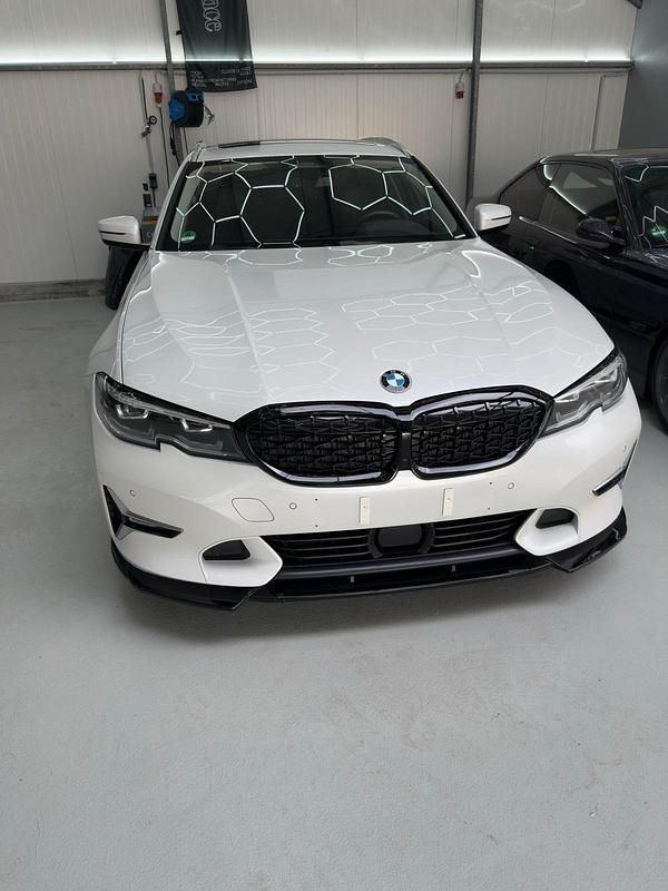 Weiß Gebraucht 2021 BMW 330 Kombi | 27.499 € (Etwas zu teuer) - Bild 1/4