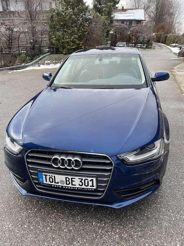 Gebraucht Audi A4 Attraction 170 PS (125 kW) 2014 Blau Limousine