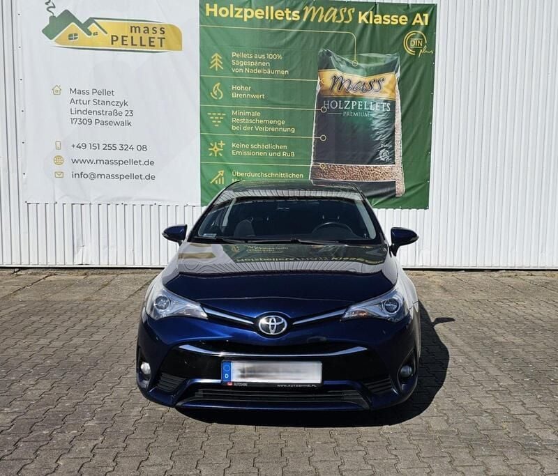 Blau Gebraucht 2017 Toyota Avensis Limousine | 7.500 € (Teuer) - Bild 1/4