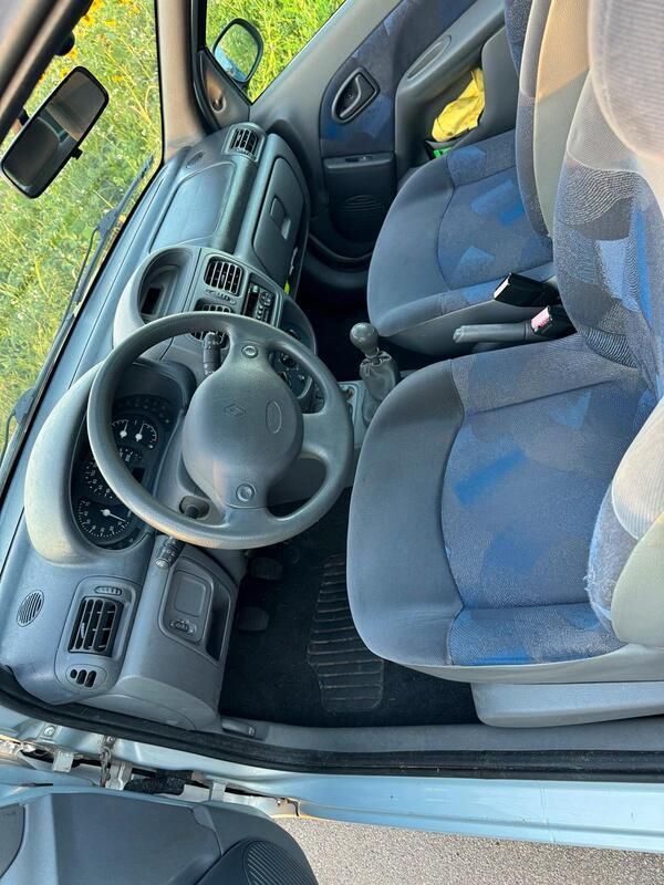 Silber Gebraucht 1998 Renault Clio II Kleinwagen | 1.500 € - Bild 1/4