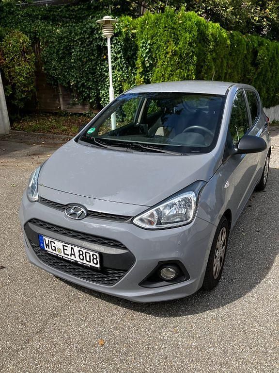Grau Gebraucht 2015 Hyundai i10 Kleinwagen | 5.200 € (Guter Preis) - Bild 1/4