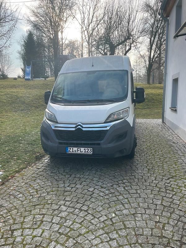 Weiß Gebraucht 2016 Citroën Jumper Van / Kleinbus | 29.999 € - Bild 1/4