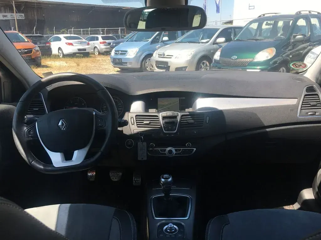 Gebraucht Renault Laguna III GT 150 PS (110 kW) 2011 Rot Limousine