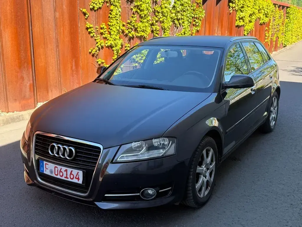 Second-hand Audi A3 Attraction 140 CP (102 kW) 2012 Negru Hatchback