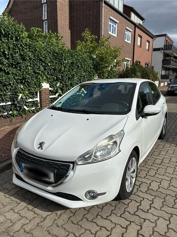 Weiß Gebraucht 2012 Peugeot 208 Kleinwagen | 2.850 € (Fairer Preis) - Bild 1/4