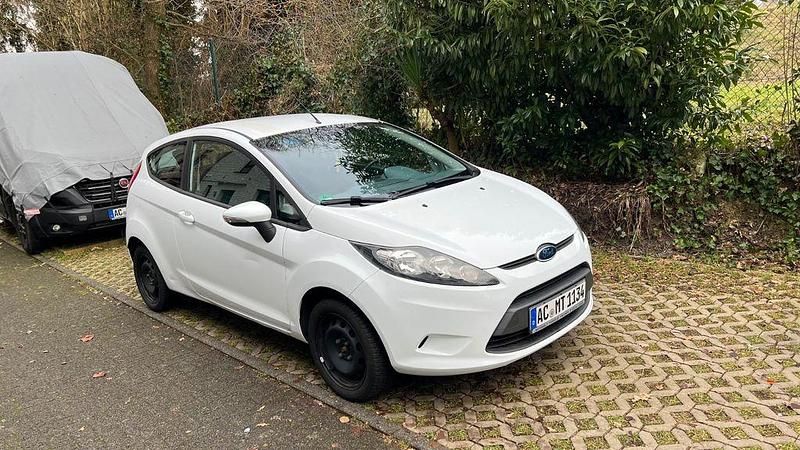 Gebraucht Ford Fiesta 60 PS (44 kW) 2010 Weiß Kleinwagen