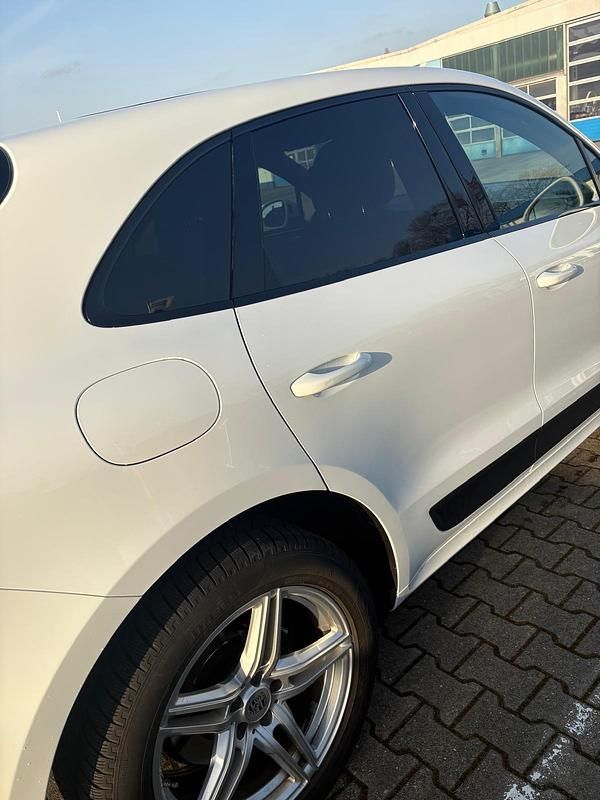 Gebraucht Porsche Macan 244 PS (179 kW) 2019 Weiß SUV
