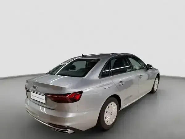 Używany Audi A4 Advanced 163 KM (119 kW) 2025 Srebrny Sedan/Limuzyna