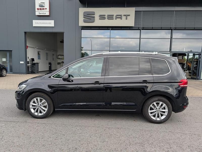 Schwarz Gebraucht 2017 VW Touran Highline Van / Kleinbus | 17.990 € (Superpreis) - Bild 1/4