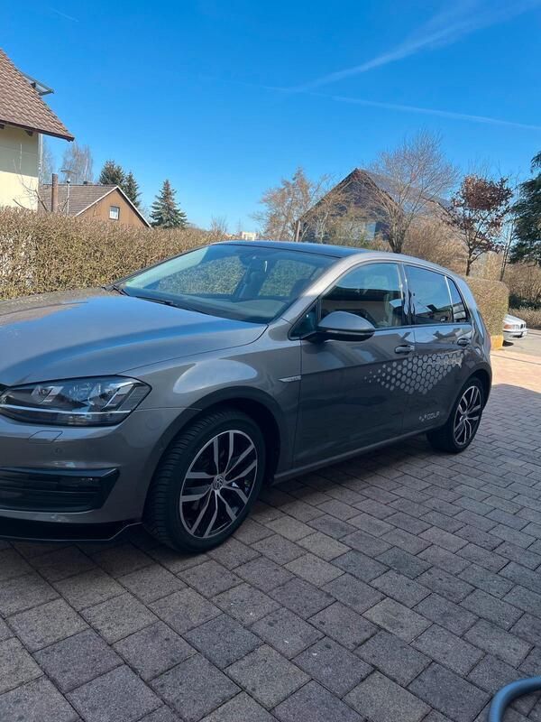 Grau Gebraucht 2014 VW Golf VII R-line Kombi | 17.000 € (Teuer) - Bild 1/4