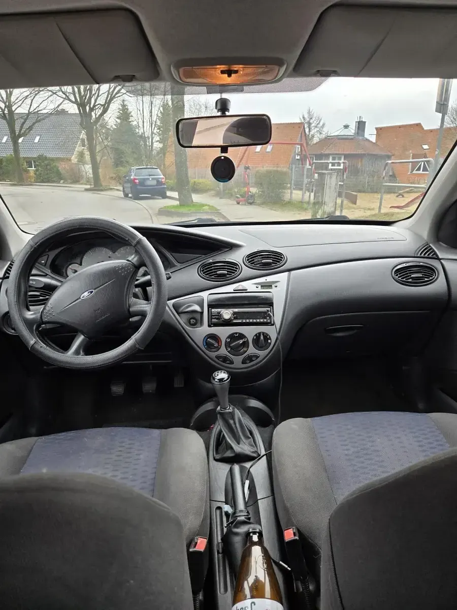 Second-hand Ford Focus 100 CP (73 kW) 2002 Argintiu Hatchback