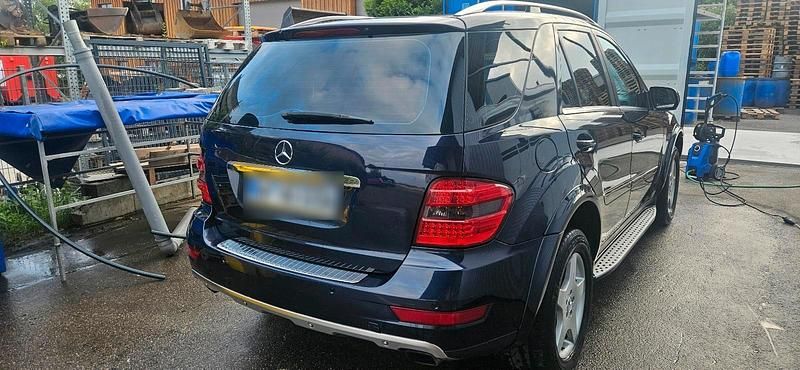 Gebraucht Mercedes ML320 224 PS (164 kW) 2008 Blau SUV