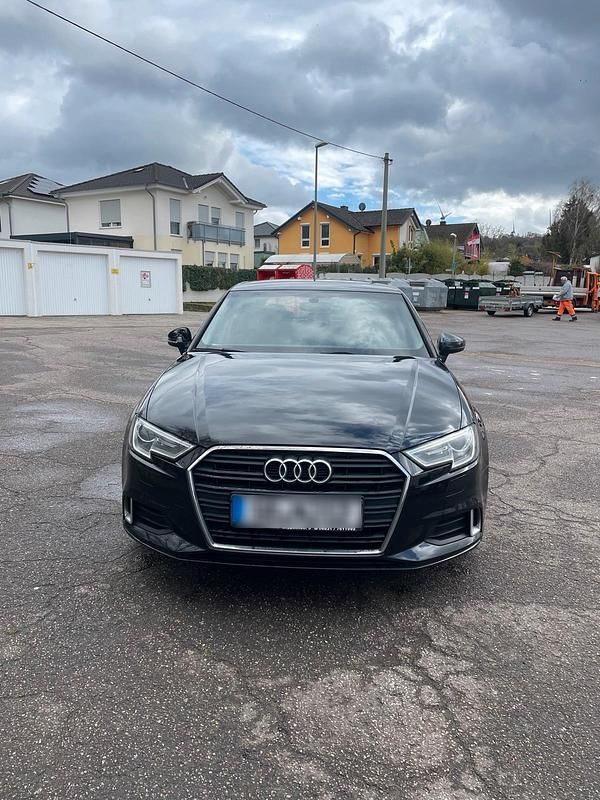 Gebraucht Audi A3 Sport 116 PS (85 kW) 2018 Schwarz Limousine