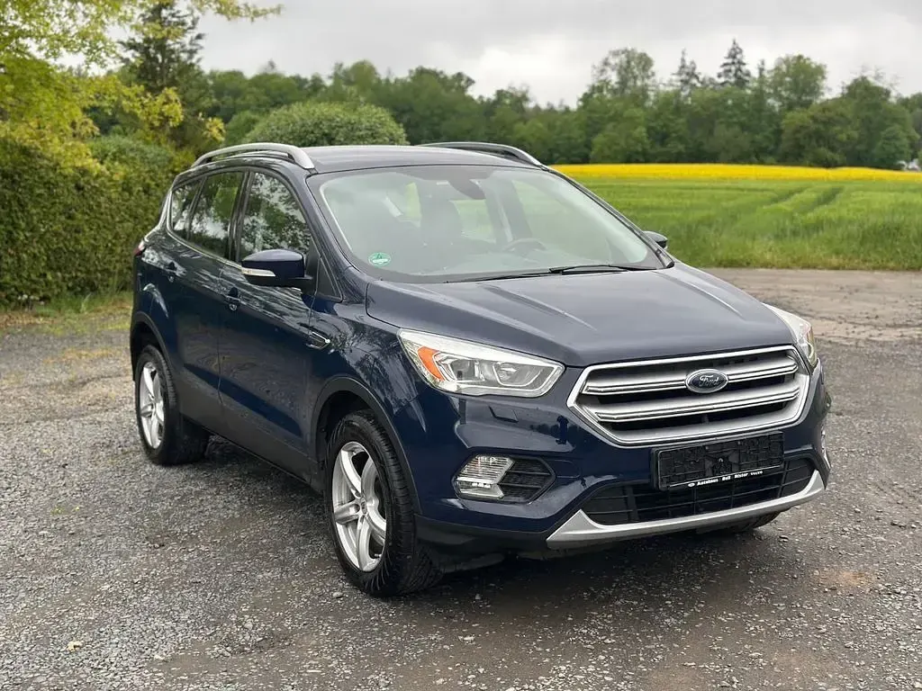 Usado Ford Kuga Cool & Connect 150 HP (110 kW) 2017 Azul SUV