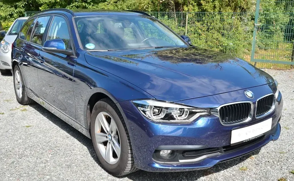 Gebraucht BMW 318 Sport Line 150 PS (110 kW) 2017 Blau Kombi